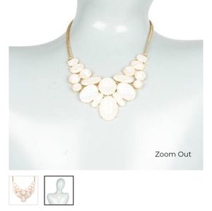 🌹🌸🌼💃 Vintage cream and gold statement necklace, white and gold necklace, ,